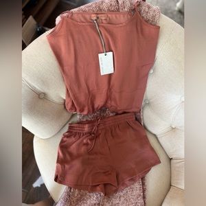 Barefoot Dreams Pajamas - never worn